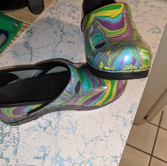 Clogs - Picture 2 of 3